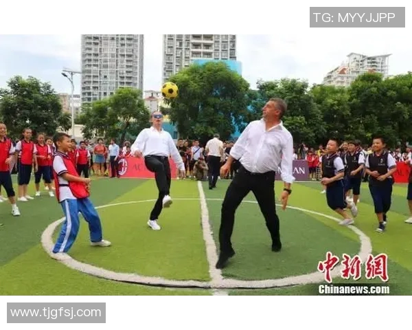 足球明星联手举办慈善赛助力青少年足球发展与公益事业