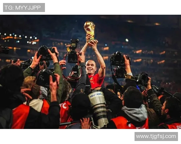 足球巨星的荣耀之路与传奇时刻的回顾与展望